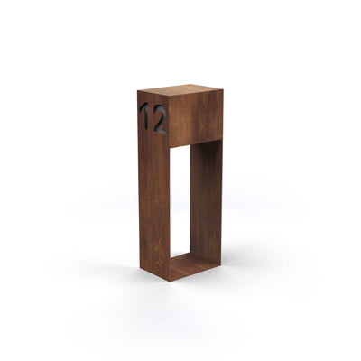 Boîte aux lettres avec inscription, rouille noble