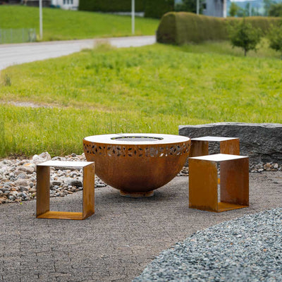 Bol de feu avec anneau de gril et ornement en rouille noble